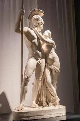 El bondage en el cuerpo de Afrodita en la escultura es un ejemplo de BDSM en el arte